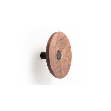 Wieszak ZOOT 7001 - czarny mat / orzech / fi 120 mm    Wymiary:  - średnica: 120 mm - głębokość: 69,5 mm  Materiał: aluminium / drewno   Kolor...