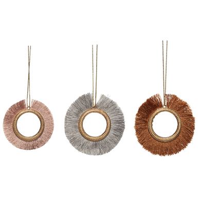 Wymiary: - śred. 6 cm - śred. 7 cm Materiał:  - metal - sznurek