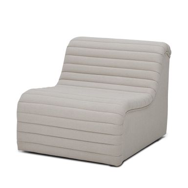 Allure marki Bloomingville to wyjątkowy fotel o nowoczesnym wyglądzie retro. Dzięki pięknym detalom i panelom jest solidny, a jednocześnie elegancki. Użyj...