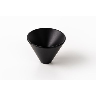 Gałka CONIC 0538 - czarny mat / fi 29 mm Wymiary: - średnica: 29 mm - wysokość: 22 mm Materiał: metal Kolor pokrycia: czarny mat Producent: Viefe