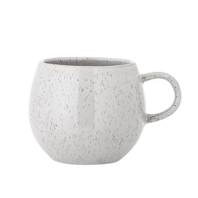 Kubek z uchwytem ADDISON 500 ml - biały    Kubek Addison firmy Bloomingville jest wykonany z kamionki z eleganckim, biało nakrapianym szkliwem. Ten kubek...