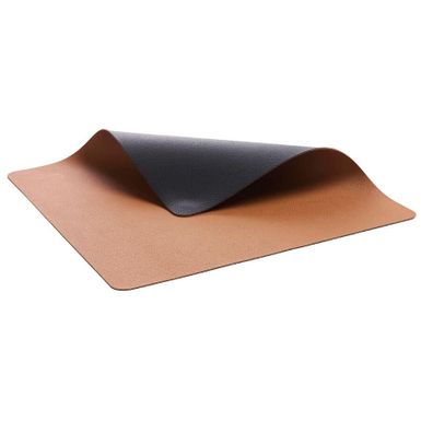 Zestaw czterech podkładek na stół EVEEY 46x33 - czarny / brązowy Wymiary: - długość: 46 cm - szerokość: 33 cm Materiał: tworzywo stuczne
