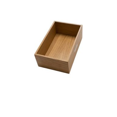 Wymiary:  - szerokość: 143 mm - głębokość: 215 mm - wysokość: 87 mm - grubość: 6 mm Materiał: drewno dębowe lakierowane Kolor: dąb Nasza skrzynka...