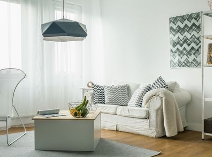 Jak urządzić salon w kawalerce?