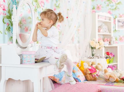 Toaletka dla dziewczynki – czyli niezbędny element pokoju młodej damy