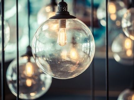 Lampy do salonu – czym kierować się przy wyborze?