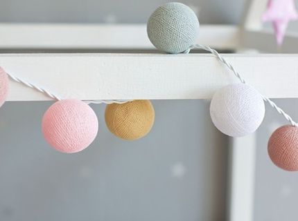 Cotton balls w pokoju dziecięcym - jak udekorować pokój dziecka?