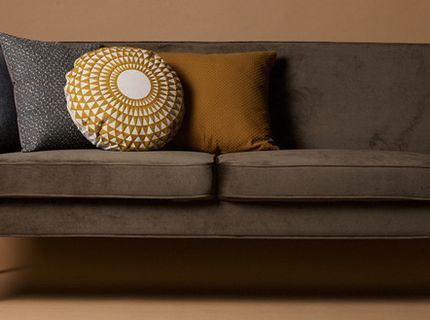Aksamitna sofa w Twoim salonie