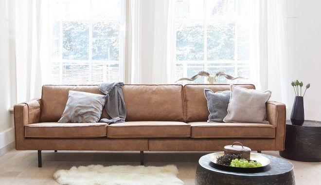 Ruda sofa z charakterem