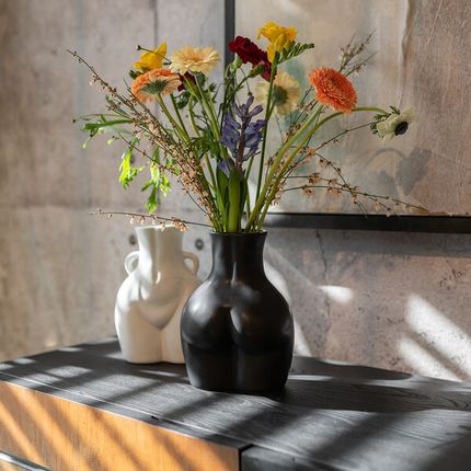 wazon_bialy_z_motywem_ludzkiego_ciala_ceramiczny_16_5278326330.jpg