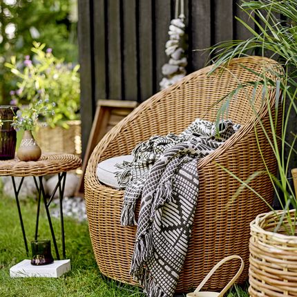 gutte_throw_black_recycled_cotton_l16xw13_cm_9280546971.jpg