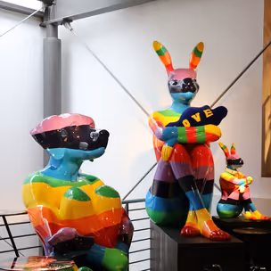 Figurka dekoracyjna GANGSTER RABBIT RAINBOW - multikolor