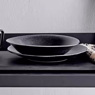 Zestaw czterech płytkich talerzy YOKO 27.5 cm - czarny