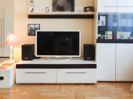 Gdzie postawić telewizor w salonie?