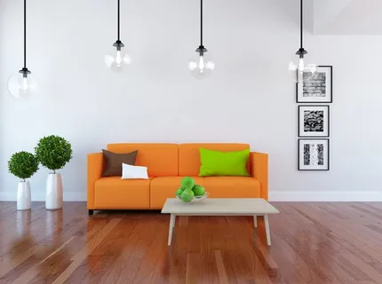 Pomarańczowa sofa - energetyczny akcent w salonie