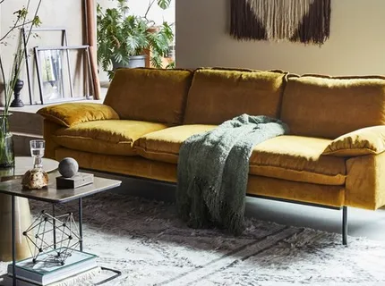 Sofa na wysokich nogach – jak umieścić ją w swojej przestrzeni?