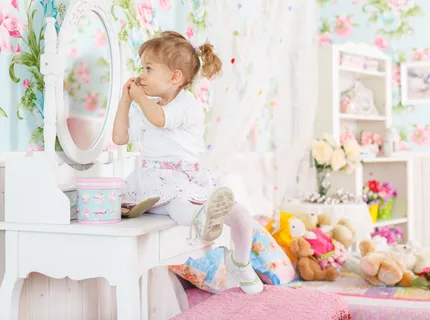 Toaletka dla dziewczynki – czyli niezbędny element pokoju młodej damy