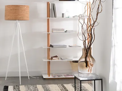Lampa stojąca- praktyczny i elegancki dodatek do wnętrza.