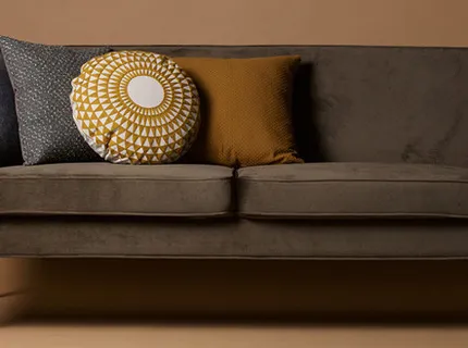 Aksamitna sofa w Twoim salonie