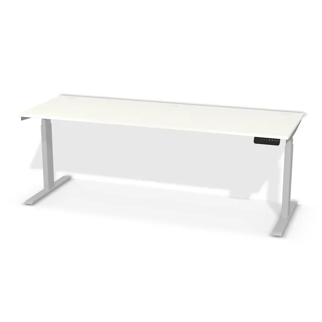 Blat: Biały alpejski (W1100, ST9, 18mm), Szerokość: 180 cm, Głębokość: 64 cm, Kształt blatu: Blat prostokątny, Układ kontrolera: Kontroler po prawej stronie, Pozycja kontrolera (od krawędzi blatu): 5 cm, Przepusty: Lewy róg - środek - prawy róg, Kolor przepustu: Przepust Kablowy z Plastiku fi 80 Biały (Plastik 80 Biały), Stelaż: Stelaż elektryczny do biurka FUTURO II (625-1275 mm) srebrny (Futuro II Stelaż Srebrny), Obrzeże blatu: 2,0 mm