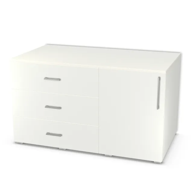 Front: W962 SM, Korpus: W962 SM, Materiał pleców: Plecy z płyty HDF 3 mm (biała), Szerokość: 150 cm, Wysokość: 85 cm, Wysokość z nóżkami: 87 cm, Głębokość: 80 cm, Głęb. całkowita: 82 cm, Szer. części lewej: 90 cm, Układ mebla: Po lewej szuflady, po prawej drzwi, Fronty: Z frontami, Typ wieńca górnego: Wieniec górny nakładany wysunięty nad front, Drzwi w prawej części: 1 front - otwierany w lewo, Liczba szuflad w lewej części: 3 szuflady po lewej, Liczba półek po prawej: 2 półki, Rozmieszczenie półek: Rozmieszczenie symetryczne półek, Typ podstawy: Nóżki (wg wyboru), System domyku: Otwieranie uchwytem (+Hamulec Blumotion), Prowadnice szuflad: Blum Tandem Wysuw 75% (Optimum Blum), Zawiasy: Blum Clip 100 (Optimum), Nóżki: Stopka K041 - tworzywo - chrom wys 2 cm (Stopka chrom 2cm), Uchwyty: Uchwyt Chrom 2576 dł. 290 mm rozstaw 256 mm (Uchwyt 2576 256 mm), Uchwyty szuflad: Uchwyt Chrom 2576 dł. 150 mm rozstaw 128 mm (Uchwyt 2576 128 mm), Podpórki półek: Podpórki półki fi 5 mm (Basic / ruchome), Obrzeże korpusu: , Obrzeże frontu: , Rozmieszczenie uchwytów: Pionowo (góra frontu 50 mm, bok 50 mm), Rozmieszczenie uchwytów szuflad: Poziomo (centralnie na froncie), Rodzaj: Zabudowa szeregowa