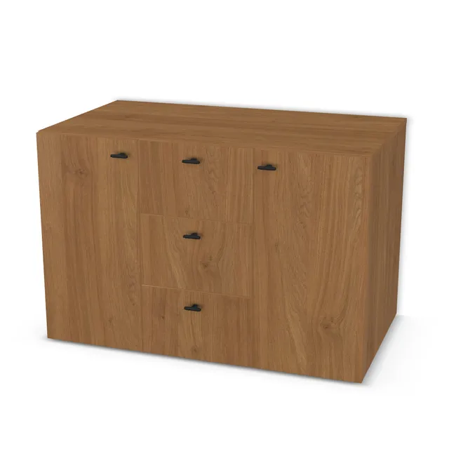 Front: Dąb Kendal koniakowy (H3398, ST12) Usłojenie Pionowe, Korpus: Dąb Kendal koniakowy (H3398, ST12), Usłojenie frontu: Pionowe, Materiał pleców: Plecy z płyty HDF 3 mm (biała), Szerokość: 112 cm, Wysokość: 74 cm, Głębokość: 62 cm, Głębokość z frontem: 63,8 cm, Szer. części środkowej: 37 cm, Typ wieńca górnego: Wieniec górny nakładany, Fronty: Fronty - drzwi lewe i prawe, fronty szuflad, Liczba szuflad: 3 szuflady, Liczba półek: 2 półki, Rozmieszczenie półek: Rozmieszczenie symetryczne półek, Typ podstawy: Brak (tylko ślizgacze), System domyku: Otwieranie uchwytem (+Hamulec Blumotion), Prowadnice szuflad: Blum Tandem (Optimum Blum), Zawiasy: Blum ClipTop 110 cichy domyk (Premium), Uchwyty: Gałka T BROOKLYN 0676/55 czarny szczotkowany Viefe (0676055L30 0), Uchwyty szuflad: Gałka T BROOKLYN 0676/55 czarny szczotkowany Viefe (0676055L30 0), Podpórki półek: Podpórki Kuadro z zabezpieczeniem (typ 2) (Premium / z zabezp.), Obrzeże korpusu: 0,8 mm, Obrzeże frontu: 0,8 mm, Rozmieszczenie uchwytów: Pionowo (góra frontu 50 mm, bok 50 mm), Rozmieszczenie uchwytów szuflad: Poziomo (góra frontu 50 mm, środek)