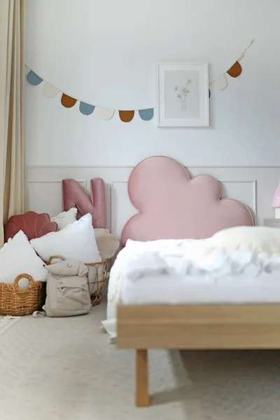 VELVIE MELI/RAW OAK/DĄB Łóżko z tapicerowanym zagłówkiem CLOUD CHMURKA LEGS BASIC