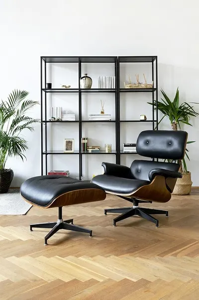 Fotel z podnóżkiem LOUNGE HM - czarny/orzech