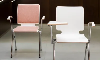 Krzesło z pulpitem AXO 21 z tapicerowanymi nakładkami