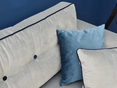 Sofa rozkładana z pikowaniem BLINK - niebieski/dąb