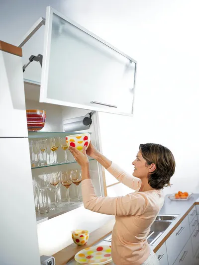 Podnośniki teleskopowe Servo-Drive AVENTOS HF / wys. korpusu 56-71 cm