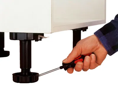 Nóżka z regulacją Wurth A0683360 - czarny / udźwig 500 kg / wys. 12.5 cm
