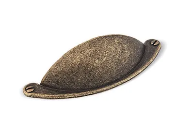 Uchwyt 1761 Typu "muszelka" - Stary Mosiądz / rozstaw 64 mm