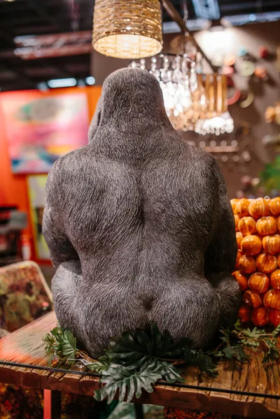 Dekoracja stojąca MONKEY GORILLA SIDE XL - czarny