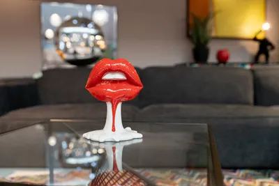 Figurka dekoracyjna HOT LIPS - czerwony/biały