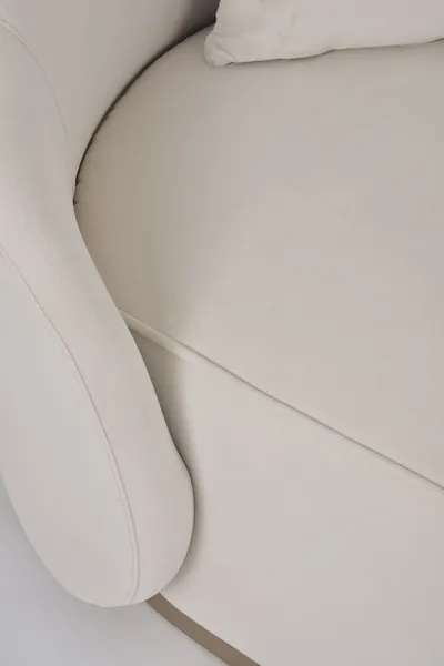 Welurowa sofa 3-osobowa NUA N19 - alabastrowa biel