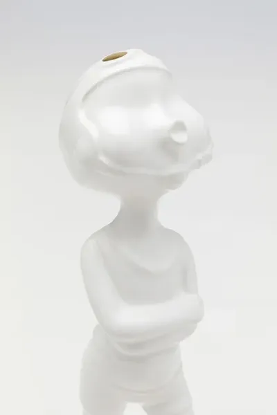 Figurka ceramiczna BALL GIRL 29 - biały/złoty