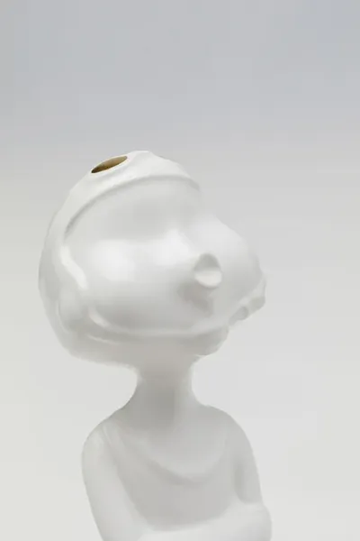Figurka ceramiczna BALL GIRL 29 - biały/złoty