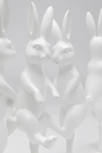 Figurka dekoracyjna DANCING RABBITS - biały