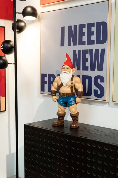 Figurka dekoracyjna GNOME MUSCLE 60 cm - wielokolorowy