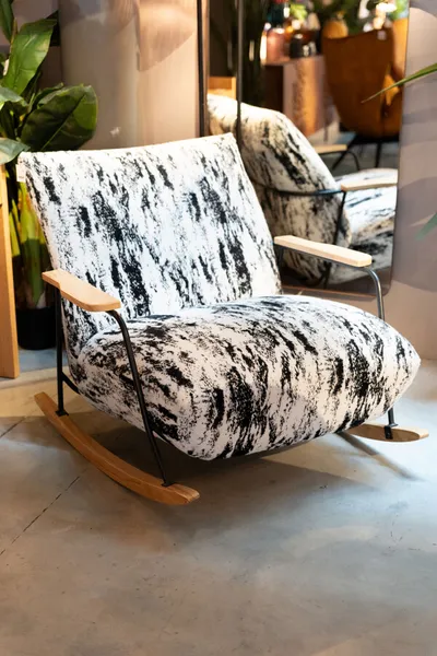 Fotel bujany KYLE NATURE - biało-czarny