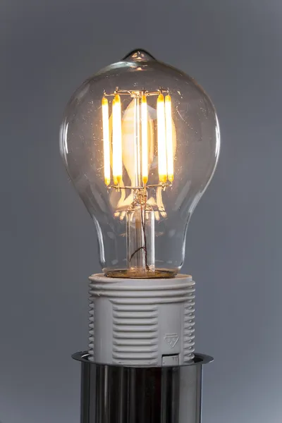 Żarówka LED Ø6x11 cm - transparentny