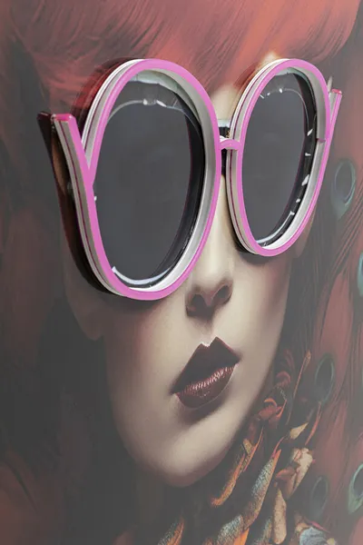 Obraz LED w ramie FANCY RED LADY 75x55