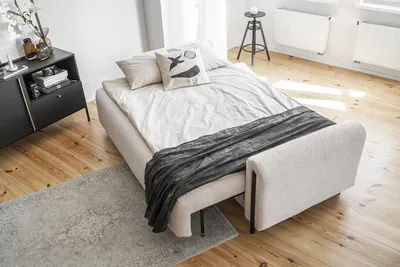 Sofa rozkładana ARCADOVA czarne nogi - tkanina Royal 18