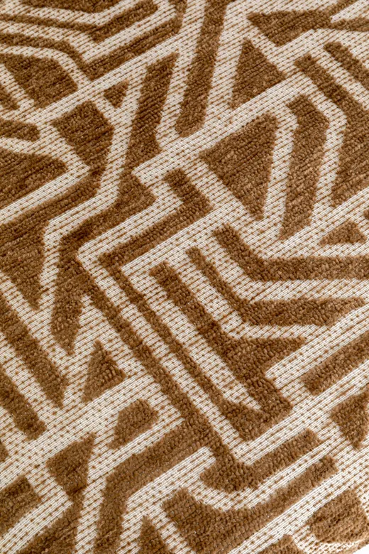 Krzesło tapicerowane TOBI MAZE - brązowy