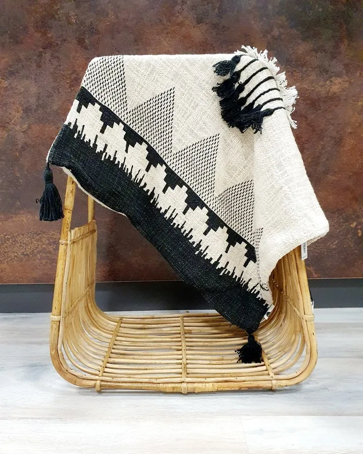 Poszewka na poduszkę boho 60x60 z frędzlami