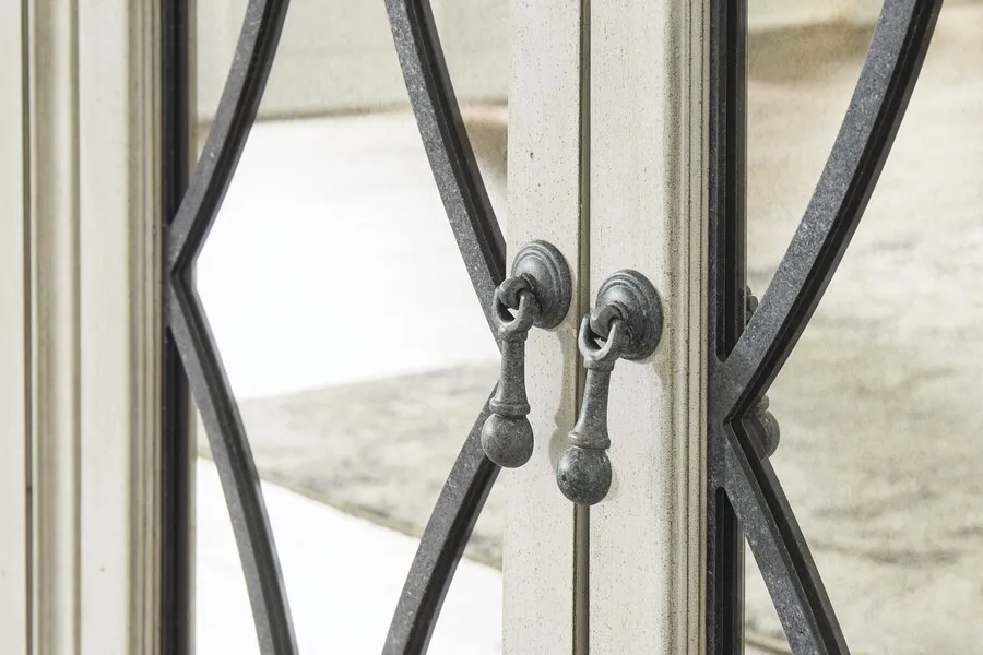 Komoda 4-drzwiowa ARLENDYNE D980-60 - antyczny biały