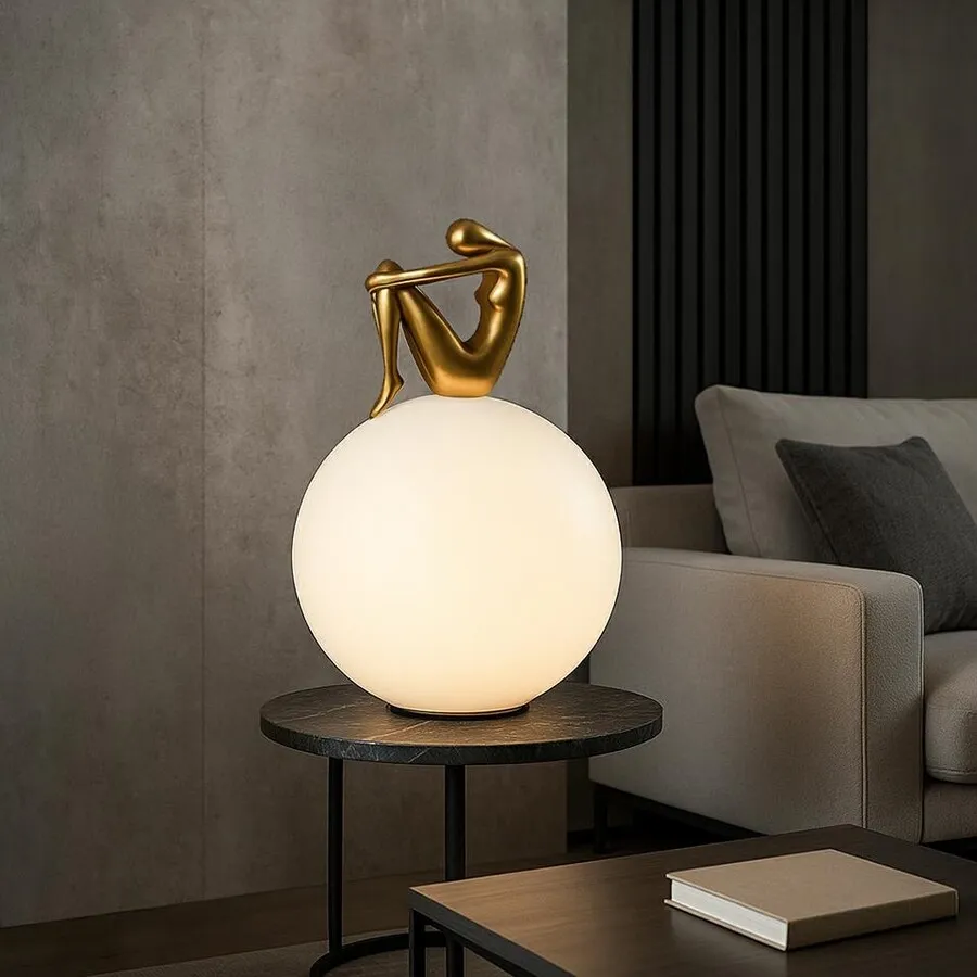 MOOSEE Lampa stołowa UOMO 35 - złoty