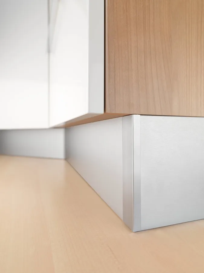 Cokół Kuchenny Wysokość 10cm Długość 4mb Stal Szczotkowana REHAU