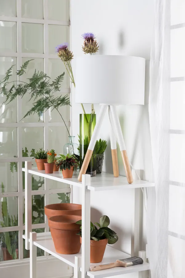 Lampa stołowa HIGHLAND biała